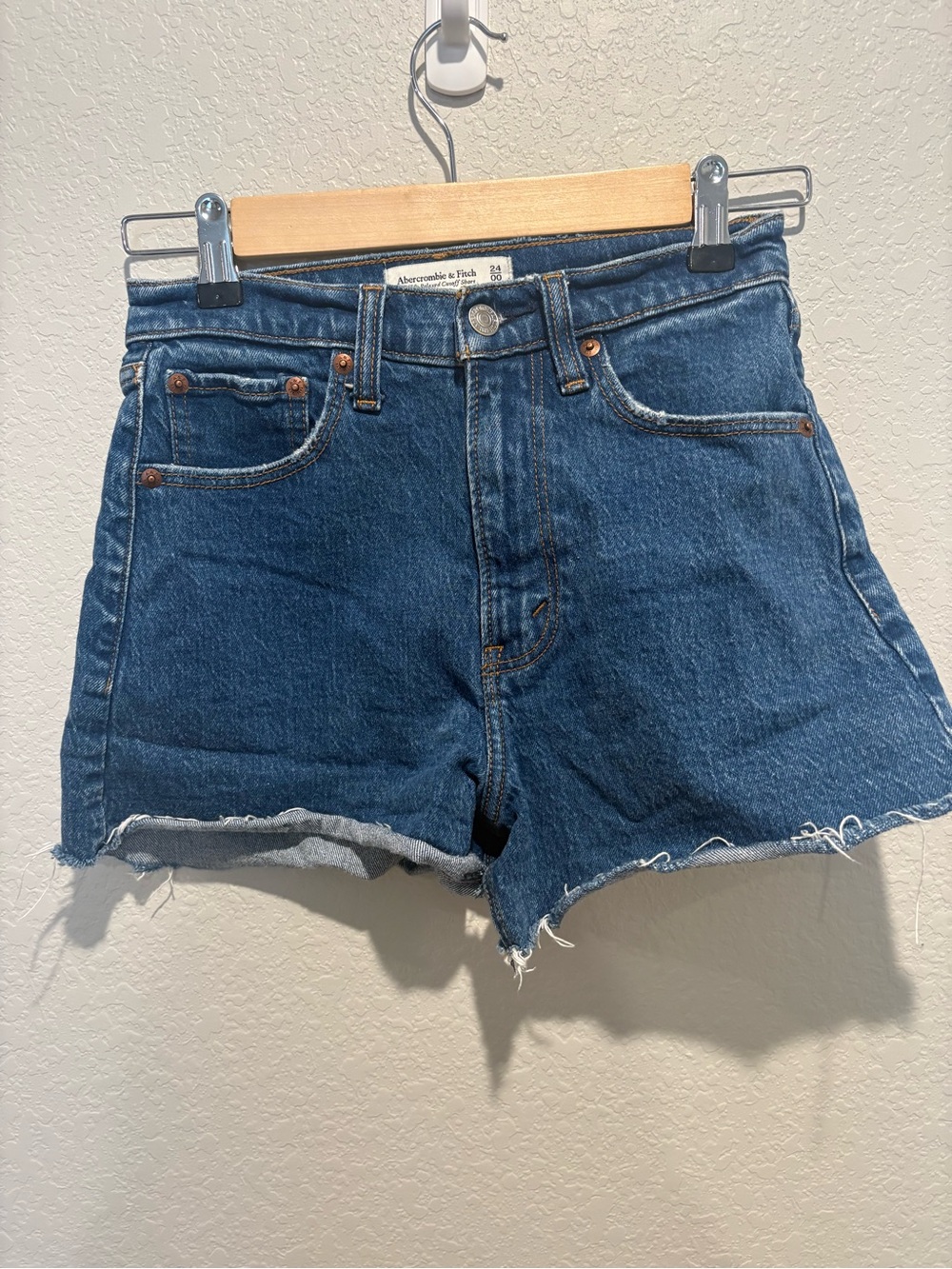 Abercrombie & Fitch The ’90s Relaxed Cutoff Shorts – High Rise